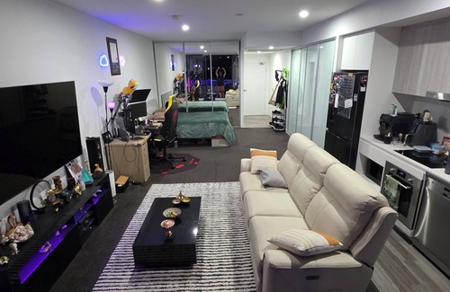 Dee Why Apartment | Modern Furnished Studio in heart of Dee Why | 5 minutes to Beach | Parking Inc