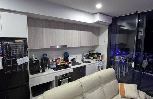 Dee Why Apartment | Modern Furnished Studio in heart of Dee Why | 5 minutes to Beach | Parking Inc