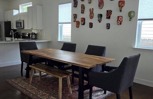 Urban Core House | Modern & Historic quiet house near Arenas|Yard|No Pet fees|R&R |Street Parking