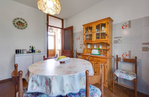 Costermano House | Modern Holiday Home in Marciaga with Garden