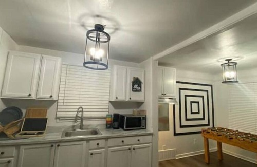 Detroit House | Modern home in Detroit/4QBDS/Near everything /free parkingnlong stays welcome