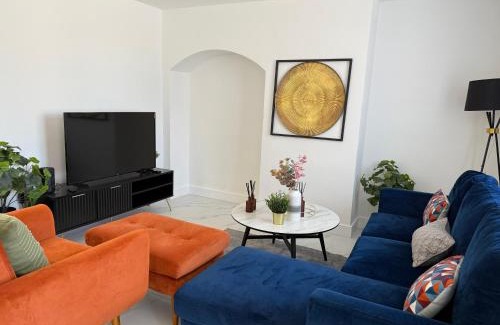 Hale House | Modern home in Mill Hill Free Parking and Garden