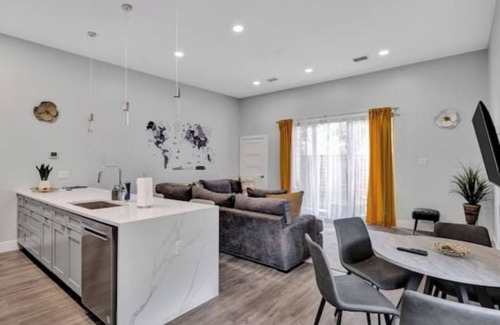 Dallas House | Modern Home near Downtown