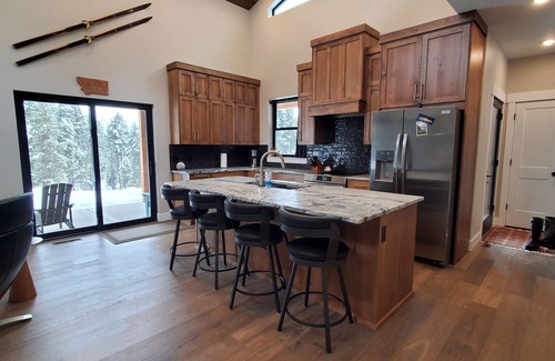 Seeley Lake House | Modern home ~ Pet Friendly ~ In-law Suite