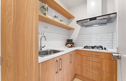 Hauraki Villa | Modern Home Takapuna | WI-FI | near Beach & CBD