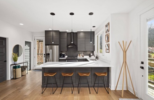 Waynesville House | Modern Home w/Hot Tub, Fire Pit, Outdoor Games