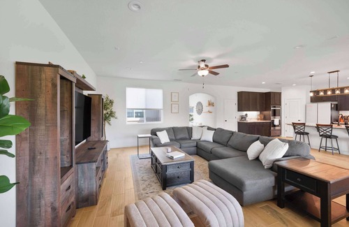 Hanford House | Modern Home w/Large Backyard, Office & EV Charger