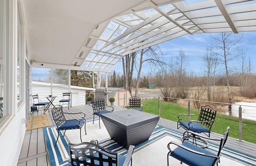 Campbell Park House | Modern home w/water and mountain views, spacious deck, BBQ, & nearby activities