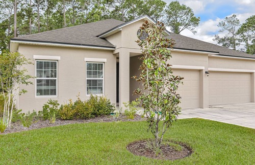 Indian Trails House | Modern home with central AC, WiFi, private washer/dryer, and screened porch