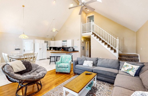 Ocean Pines House | Modern home with screened deck, central AC, washer/dryer & well-equipped kitchen
