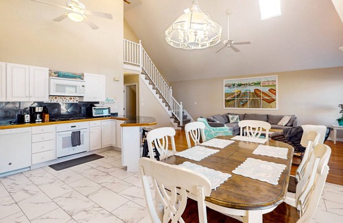 Ocean Pines House | Modern home with screened deck, central AC, washer/dryer & well-equipped kitchen