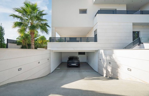 Tribunj Villa | Modern house, heated 9x6 m pool!