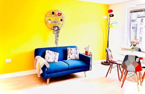 Wakefield House | Modern house in Wakefield city centre with parking