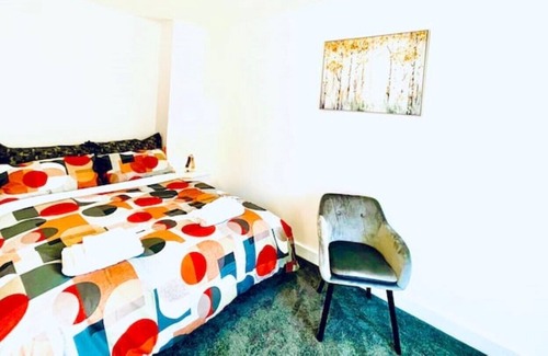 Wakefield House | Modern house in Wakefield city centre with parking