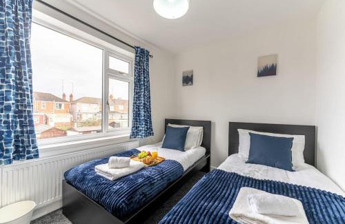 Coventry House | Modern House, Sleeps 5 in Central Coventry