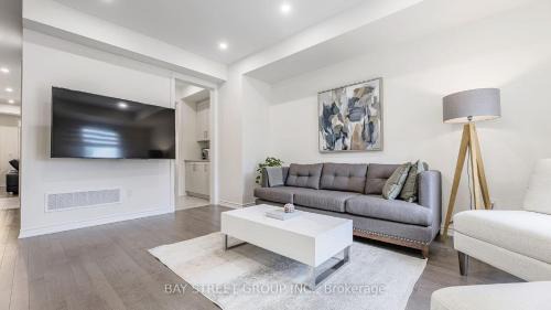 Gormley House | Modern in Richmond Hill