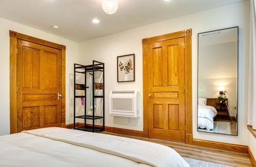 Market East District Apartment | Modern Indianapolis Condo Near Monument Circle!