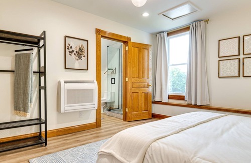 Market East District Apartment | Modern Indianapolis Condo Near Monument Circle!