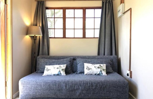 Warner Beach Apartment | Modern Industrial Cottage