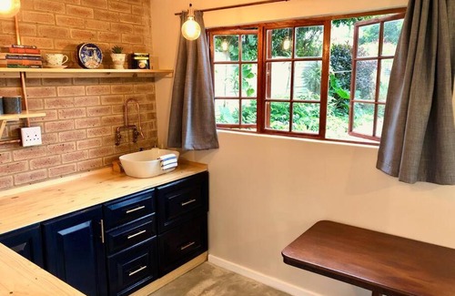 Warner Beach Apartment | Modern Industrial Cottage