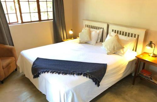 Warner Beach Apartment | Modern Industrial Cottage