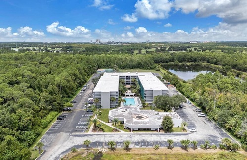 Kissimmee Apartment | Modern King Room 7min Disney + Pool