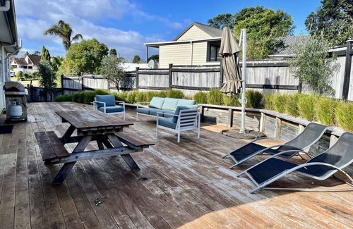 Pauanui House | Modern Kiwi Bach with own access to Estuary