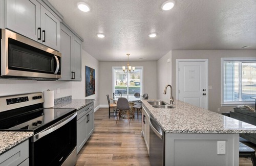 Garden City House | Modern Lake Retreat | Steps to Marina & Adventure