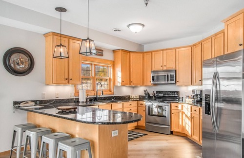 Three Lakes Condo | Modern lakefront condo with grill, W/D, gas fireplace, indoor pool, & hot tubs
