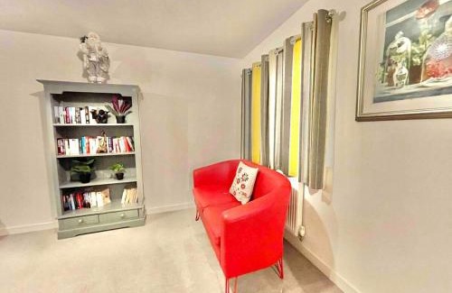 Swindon Apartment | Modern Large 5 Bedroom Swindon Home