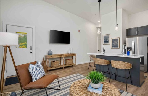 Lincoln City Condo | Modern Loft, Heart of Taft District @pinpointstays