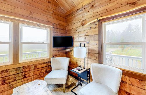 Montgomery Center Apartment | Modern Log Chalet - Upper Level