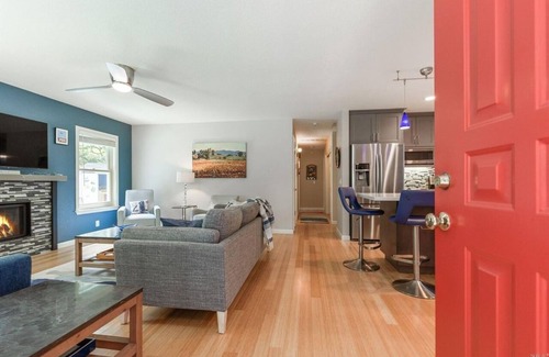 Guerneville House | Modern Log house! Private Pool! Spa! Close to town
