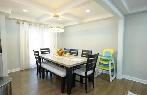 North Chesterfield House | Modern Luxe Retreat -Heart of Chesterfield