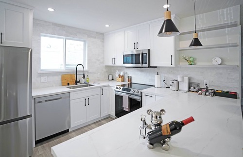 Paradise Valley House | Modern & Luxurious 3BR near SFO for Families/Executives Fast WiFi Free Parking