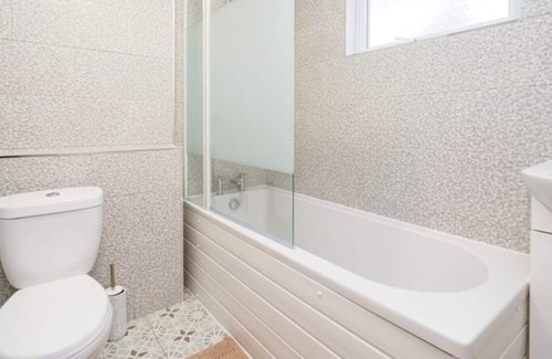 Maidstone Apartment | Modern, Luxurious, 4-Bed Home in the Centre of Maidstone