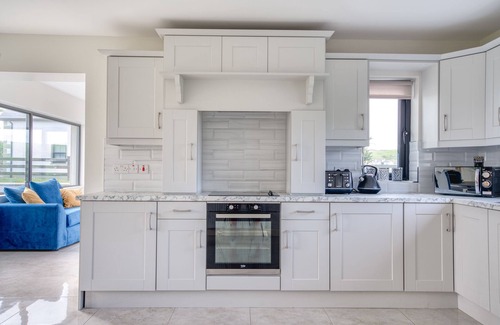 Laghy House | ★ Modern Luxury | 350m Murvagh Beach & Golf Club ★