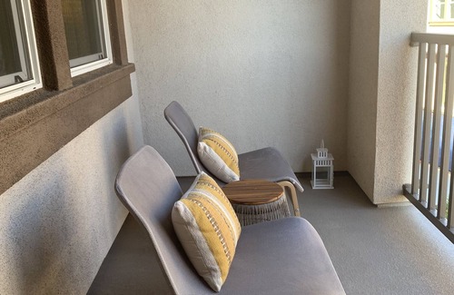 Temecula House | Modern Luxury 3BR Townhouse in the Center of Temecula