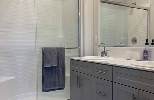 Temecula House | Modern Luxury 3BR Townhouse in the Center of Temecula