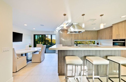 Cardiff-by-the-Sea House | Modern Luxury at it's best! Resort home with ocean view/mins to beach & pool!