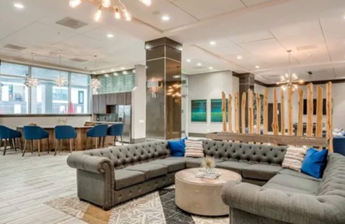 Braeburn Apartment | Modern Luxury Downtown Houston Condo -Stylish Stay in the Heart of the City