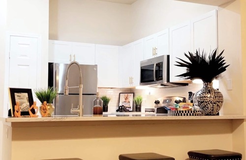 Braeburn Apartment | Modern Luxury Downtown Houston Condo -Stylish Stay in the Heart of the City