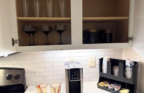 Braeburn Apartment | Modern Luxury Downtown Houston Condo -Stylish Stay in the Heart of the City