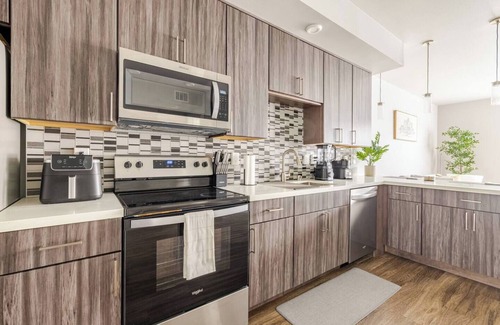 Downtown Sacramento Apartment | Modern Luxury Mid-Rise In The Heart Of The City