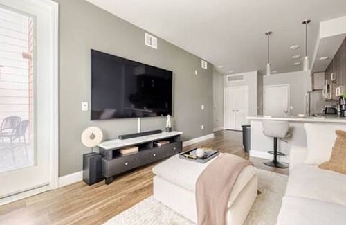 Downtown Sacramento Apartment | Modern Luxury Mid-Rise In The Heart Of The City