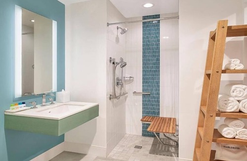 Sobro Hotel | Modern Luxury Stay, Nashville! HUGE Suites, Pool!