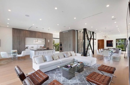 Melrose Villa | Modern Luxury Villa w/Rooftop