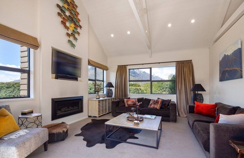 Lower Shotover House | Modern luxury with spa pool, outdoor fireplace, table tennis and darts