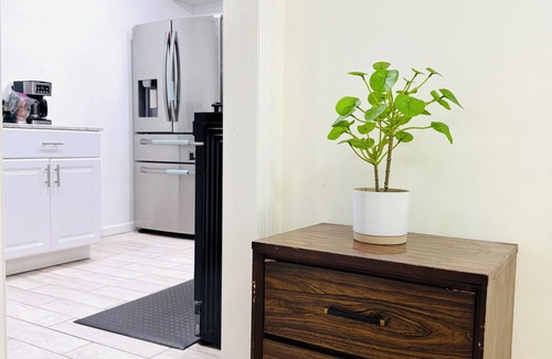 Union City House | Modern LXY 3 BR entire Apt near Manhattan, NYC + Free Parking. Bus access to NYC