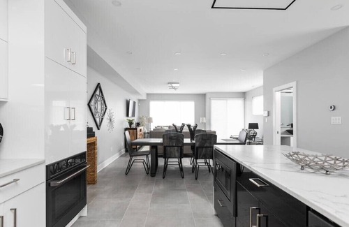 Fountain Square House | Modern Mansion Near FSQ | Walkable + Garage